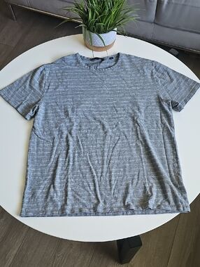 Vince Men's Short-Sleeve Crew Tee in Heather Gray